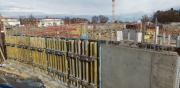 H.F. Bau führt als Bauunternehmen die erweiterten Rohbauarbeiten zum BV Gleisharfe in München - Neuaubing aus. Es handelt sich dabei um die Erstellung von 116 Wohneinheiten mit bogenförmigen Außenwänden.      Baubeginn für unser Bauunternehmen: Sept. 2016